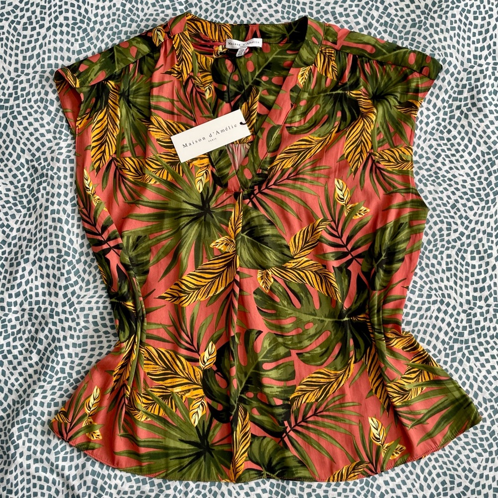 NWT Maison d’Amelie Paris Coral Tropical Print Cap-Sleeve V-Neck Blouse Top New